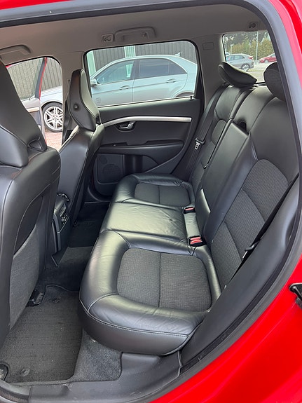 Volvo V70 8 of 8