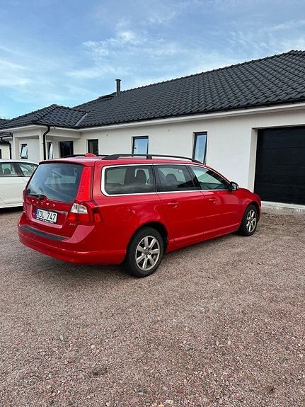 Volvo V70 3 of 8