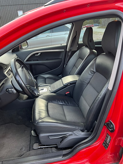Volvo V70 6 of 8
