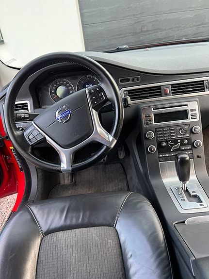 Volvo V70 7 of 8