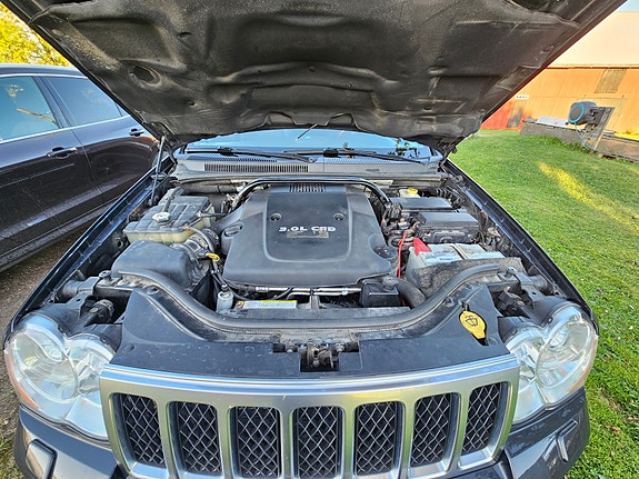 Jeep Grand Cherokee 11 of 13