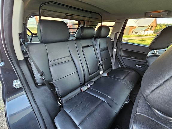 Jeep Grand Cherokee 10 of 13
