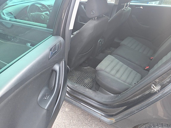 Volkswagen Passat 8 of 17