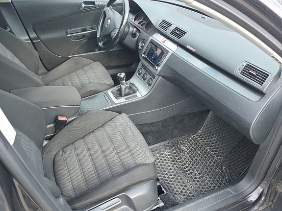 Volkswagen Passat 14 of 17