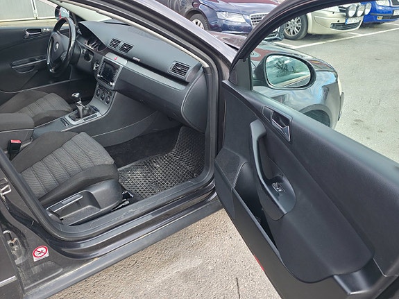 Volkswagen Passat 13 of 17