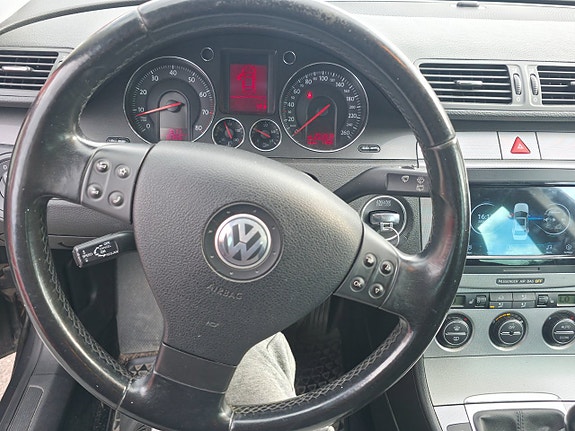 Volkswagen Passat 17 of 17