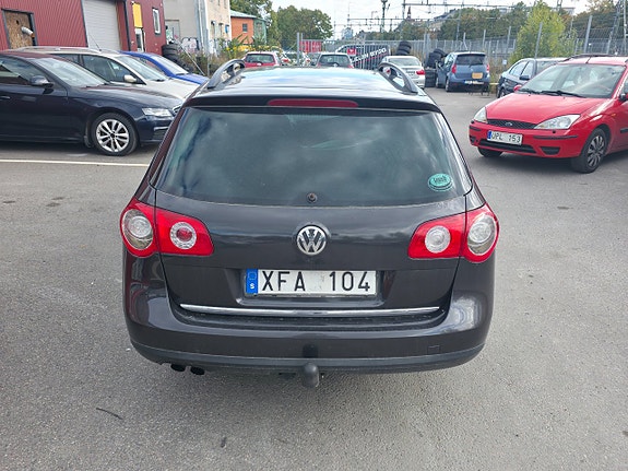 Volkswagen Passat 10 of 17