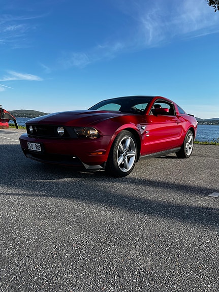 Ford Mustang 2 of 5