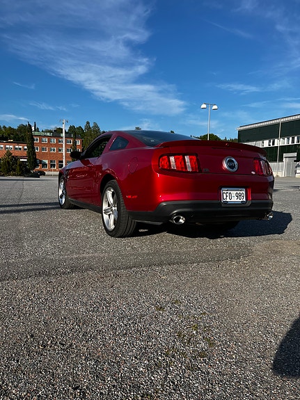 Ford Mustang 3 of 5