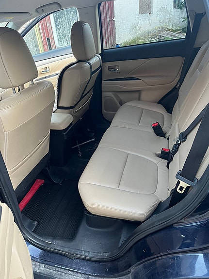 Mitsubishi Outlander 2 of 7