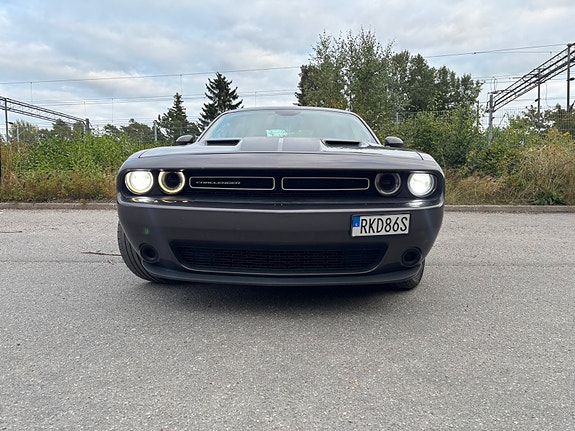Dodge Challenger 6 of 16