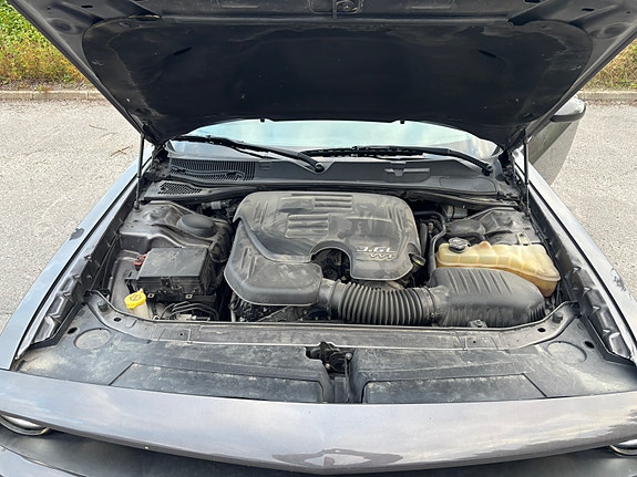 Dodge Challenger 7 of 16