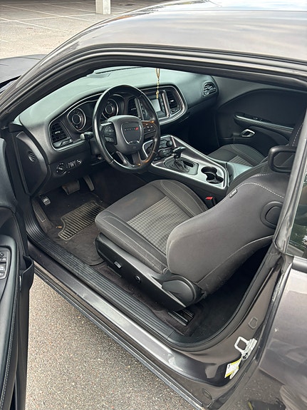 Dodge Challenger 8 of 16