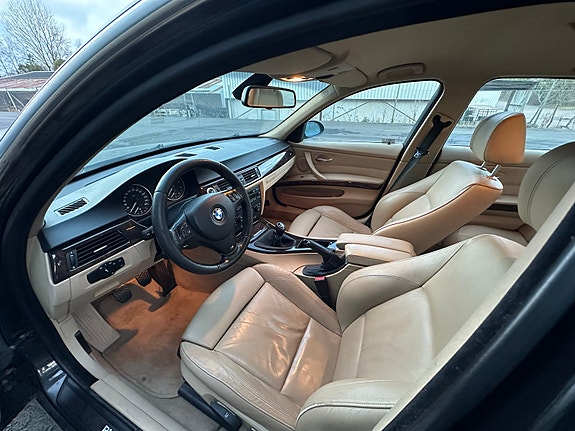 BMW 325i 5 of 6