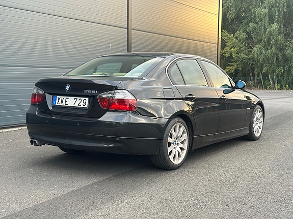 BMW 325i 4 of 6