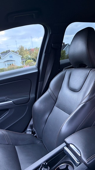 Volvo V60 Cross Country 6 of 9