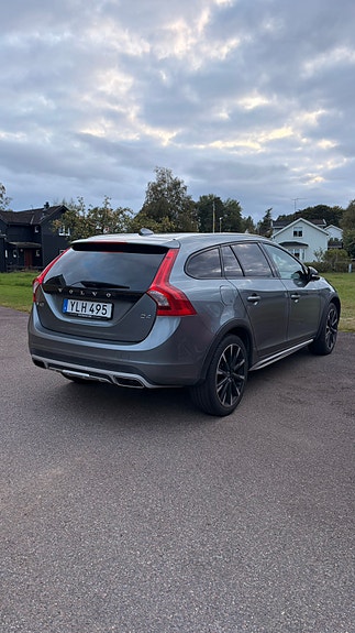 Volvo V60 Cross Country 5 of 9