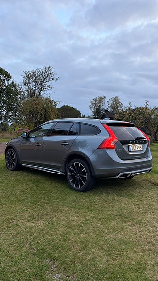 Volvo V60 Cross Country 4 of 9