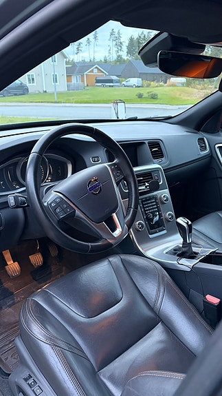 Volvo V60 Cross Country 7 of 9