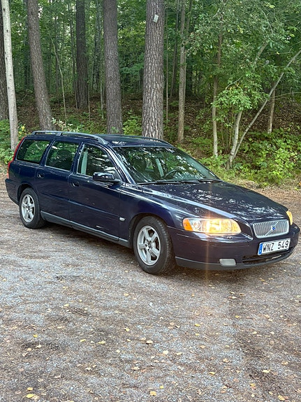 Volvo V70 3 of 8