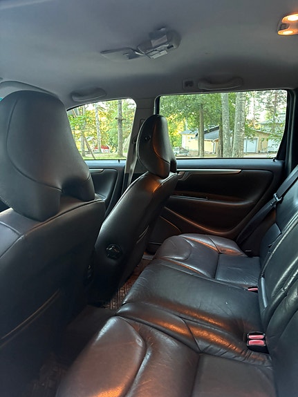 Volvo V70 8 of 8