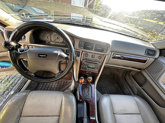 Volvo XC70 9 of 11
