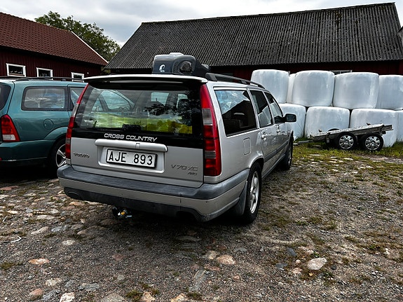 Volvo XC70 3 of 11