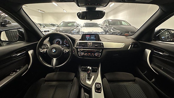 BMW 118i 18 of 30