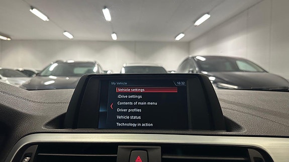 BMW 118i 25 of 30