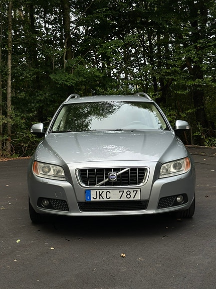 Volvo V70 3 of 11