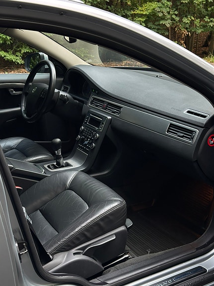 Volvo V70 7 of 11
