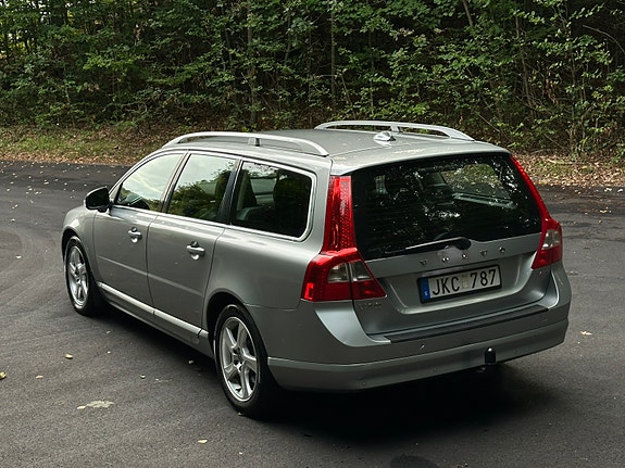 Volvo V70 2 of 11
