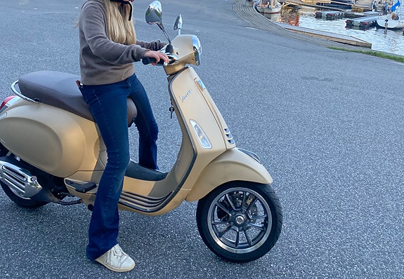 Vespa Piaggio Primavera 4 of 4