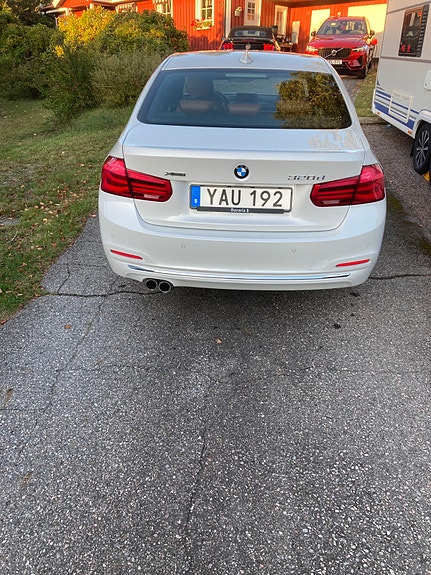 BMW 320d 2 of 6