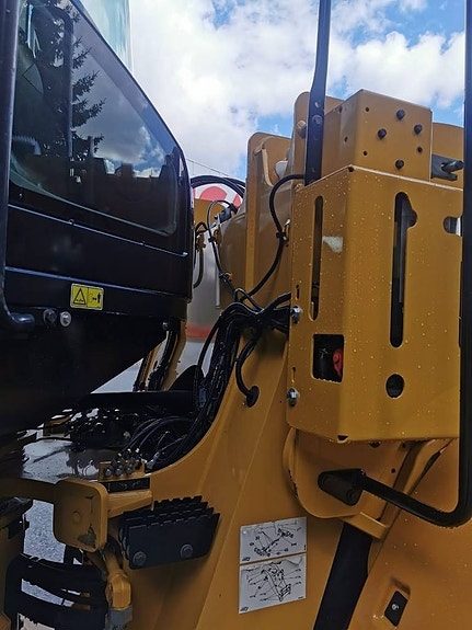CAT 930M 13 of 19