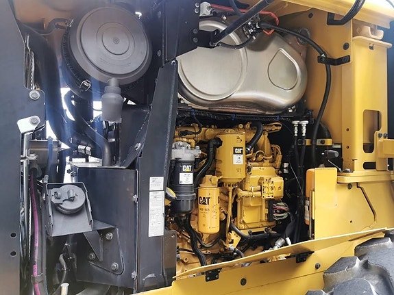 CAT 930M 12 of 19