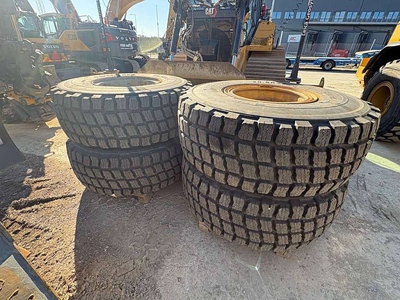 CAT 930M 19 of 19