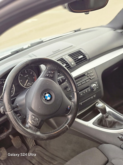 BMW 118d 2 of 5