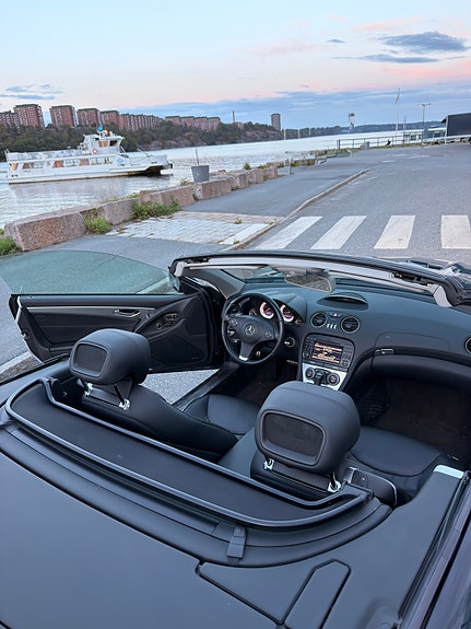 Mercedes-Benz SL350 8 of 8
