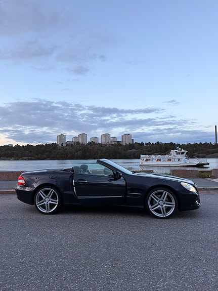 Mercedes-Benz SL350 2 of 8