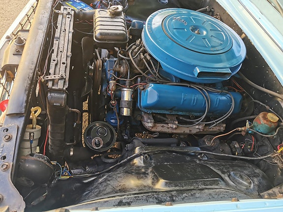 Ford Galaxie 9 of 12