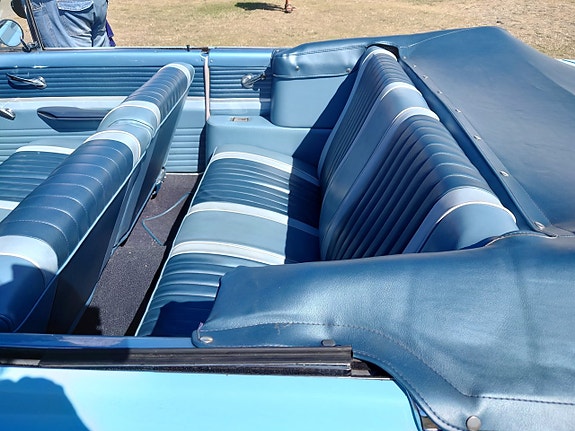 Ford Galaxie 6 of 7