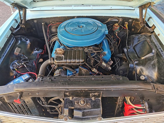 Ford Galaxie 7 of 12