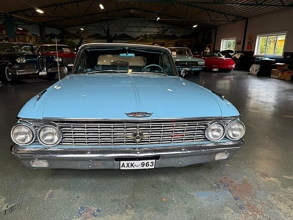 Ford Galaxie 4 of 7