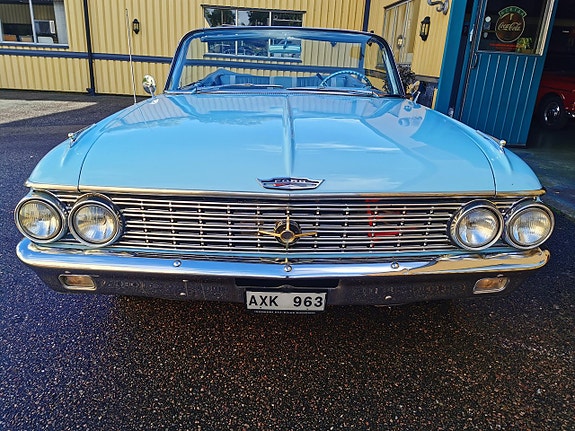Ford Galaxie 11 of 12