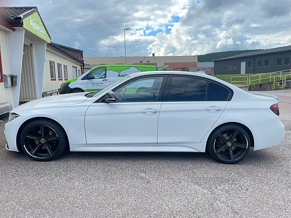 BMW 320d 2 of 19