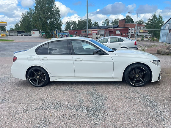 BMW 320d 3 of 19