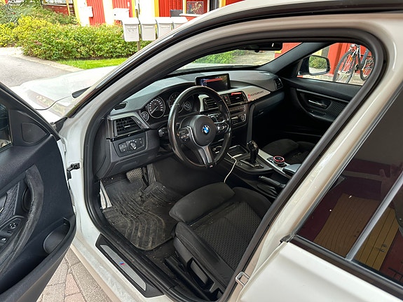 BMW 320d 15 of 19