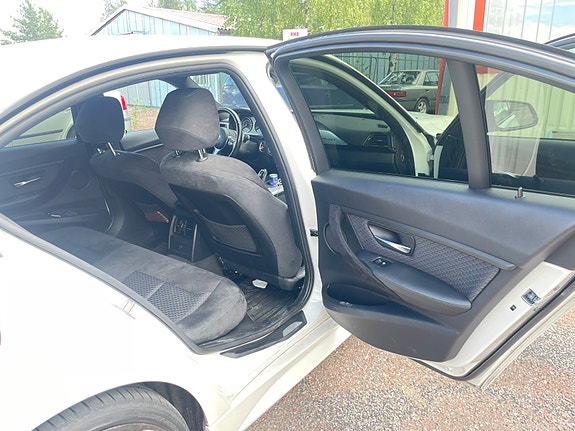BMW 320d 16 of 19