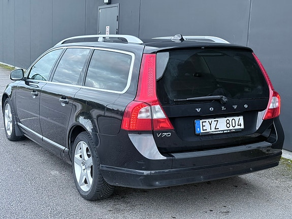 Volvo V70 2 of 4